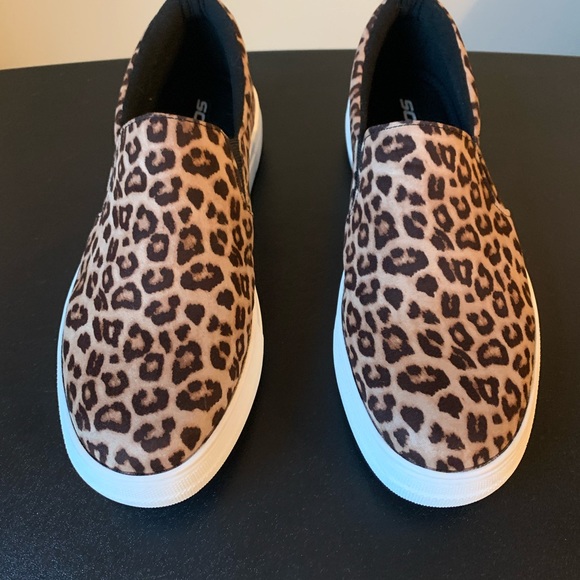 HP 🥳 Leopard Canvas slip on W/Memory foam insert - Picture 3 of 3
